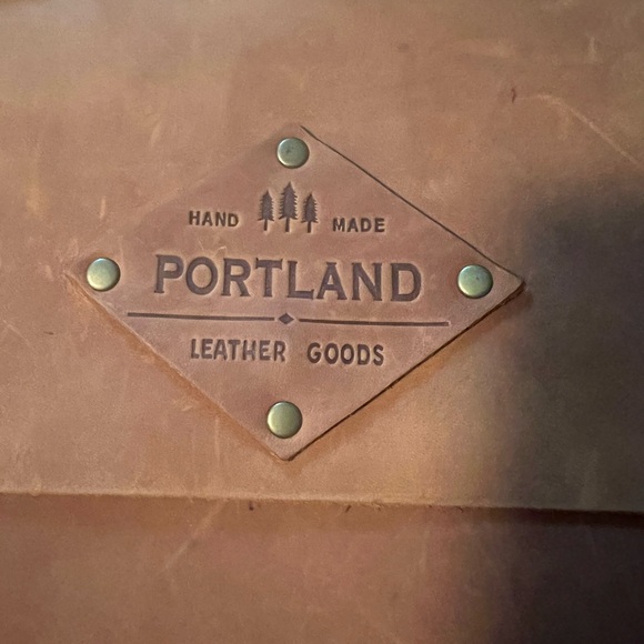 Portland Leather Hawkeye Dakota Tan Crossbody Bag *Retired* - Picture 6 of 6